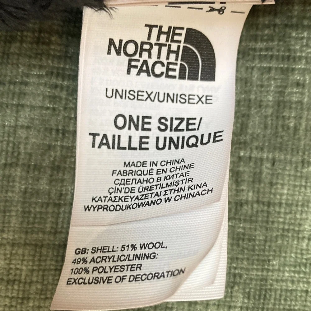 The North Face Unisex Fuzzy Cable Beanie